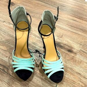 Brand new beautiful Forever 21 heels!